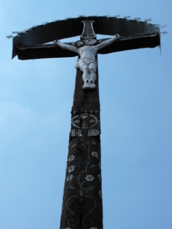 drevený detviansky kríž