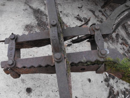 detail kovanej časti nápravy