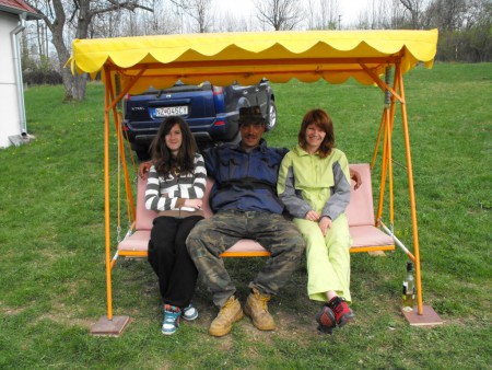 dievky Petričkové s "kamošom" Milanom "Bačom"alias Largeom 